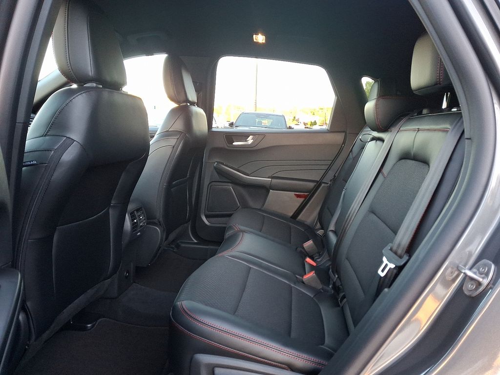 2026 Ford Escape ST-Line Select photo 3