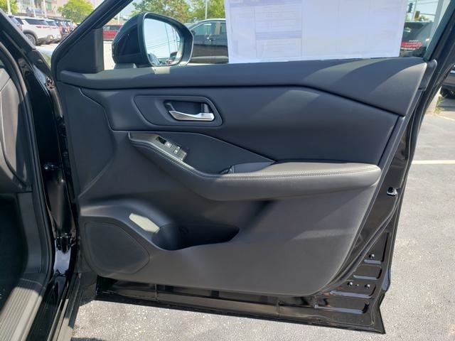 2025 Nissan Rogue SV photo 19