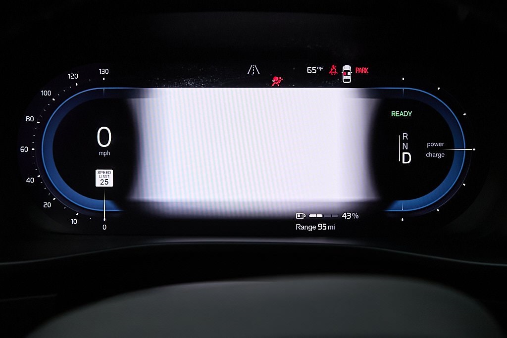 2023 VOLVO XC40 - Image 26