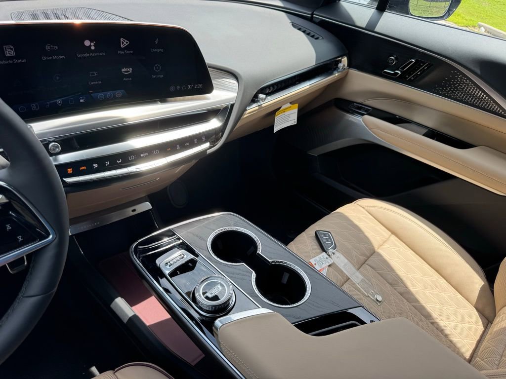 2025 Cadillac Lyriq Luxury photo 27