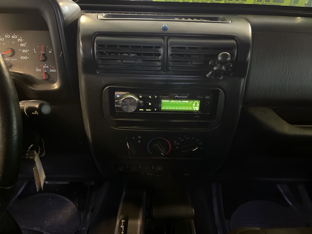 2003 Jeep Wrangler Rubicon photo 3