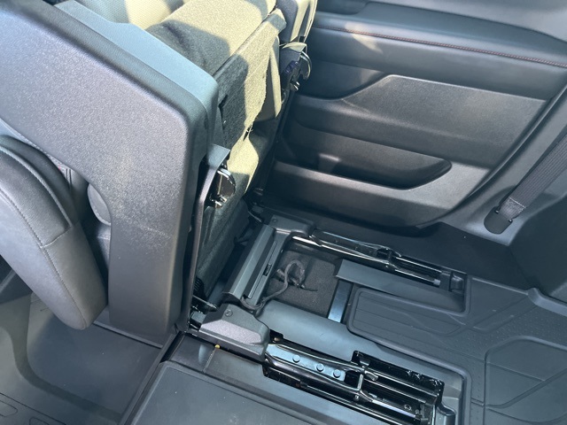 2024 Chevrolet Suburban RST photo 12