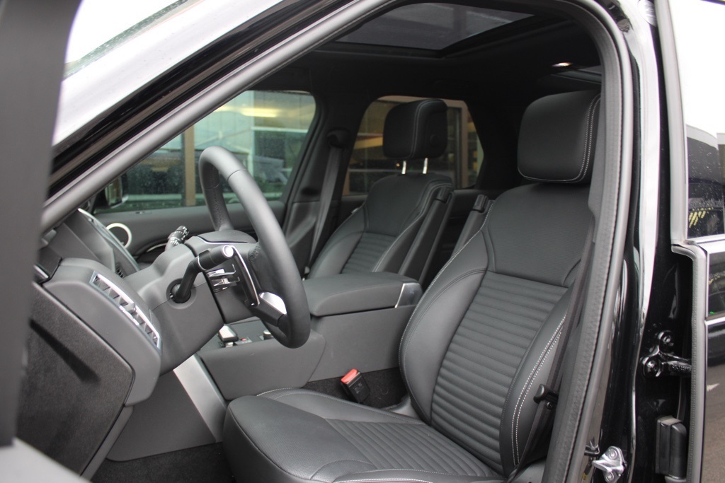 2025 Land Rover Discovery P300 S photo 3