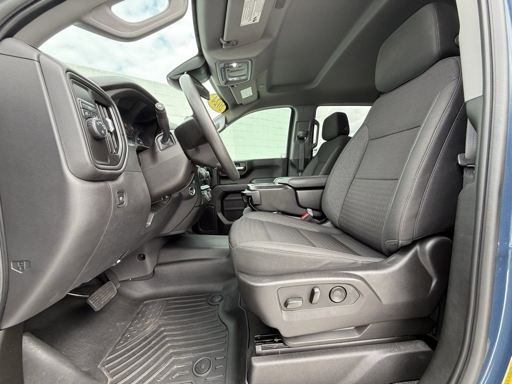2024 Chevrolet Silverado 1500 Custom photo 11