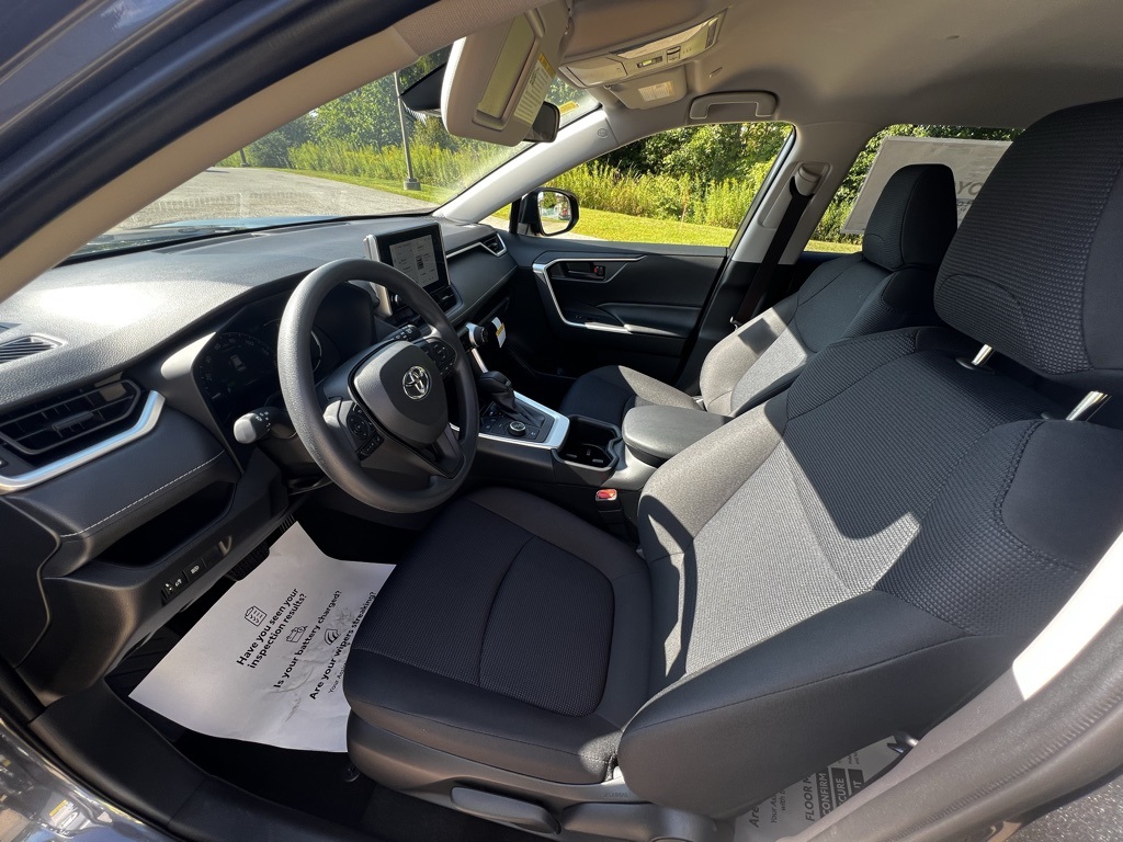 2025 Toyota RAV4 Hybrid LE photo 11