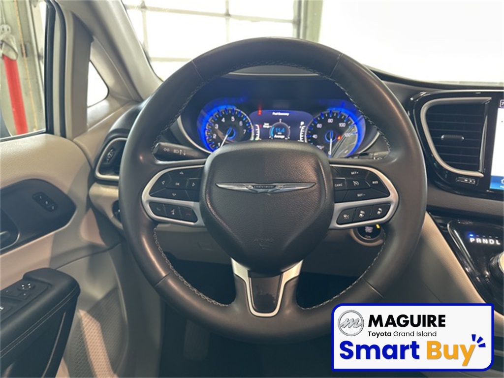 2023 Chrysler Pacifica Touring L photo 4