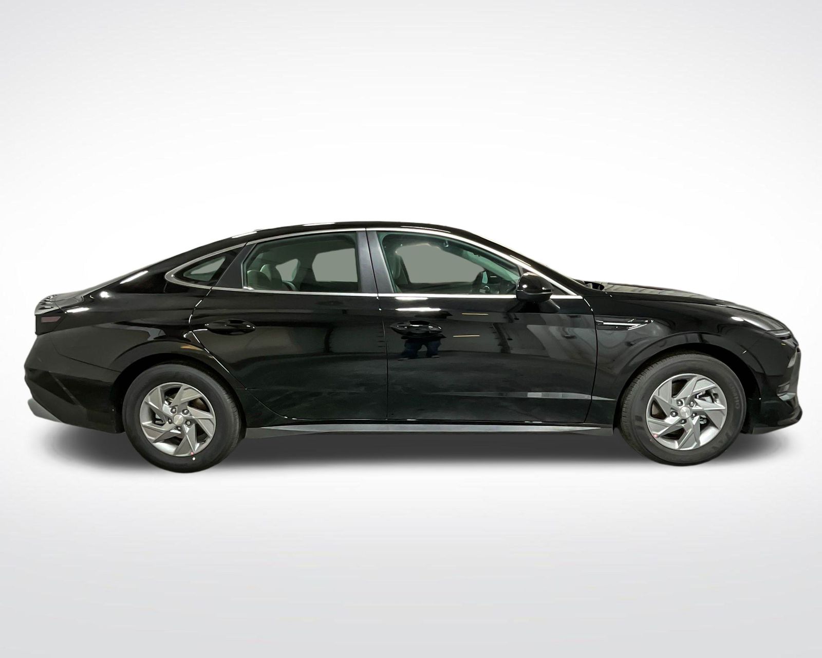 2025 Hyundai Sonata SE photo 3