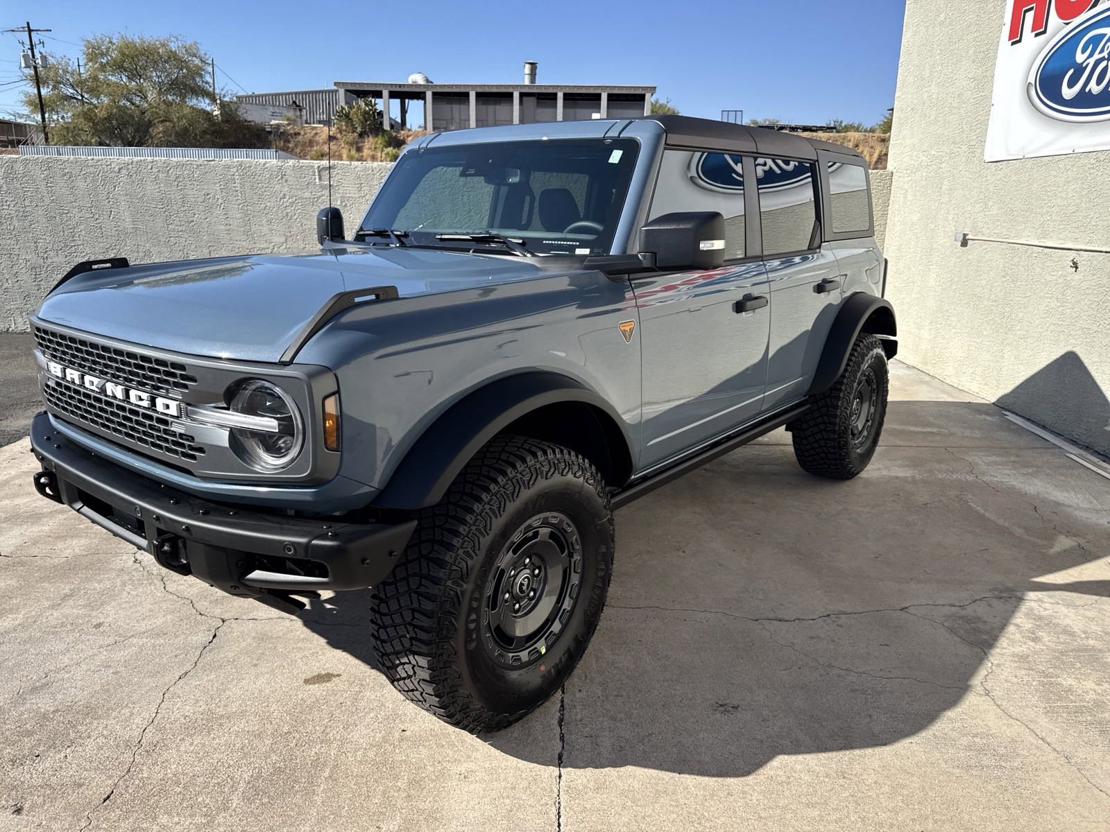 2024 Ford Bronco Badlands photo 3