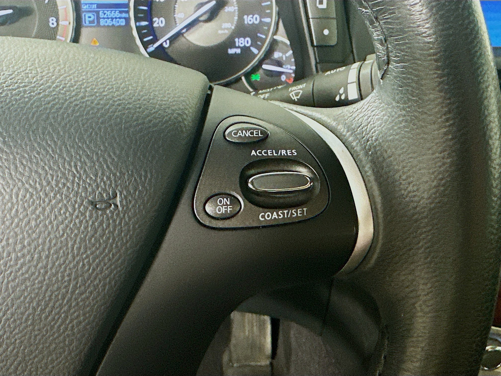 2017 Infiniti Q70 photo 12