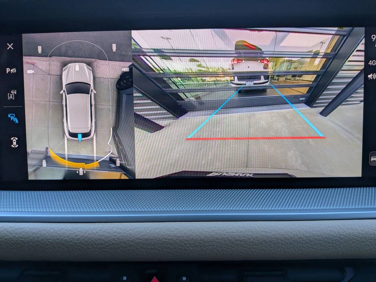 2025 Porsche Cayenne Base photo 18