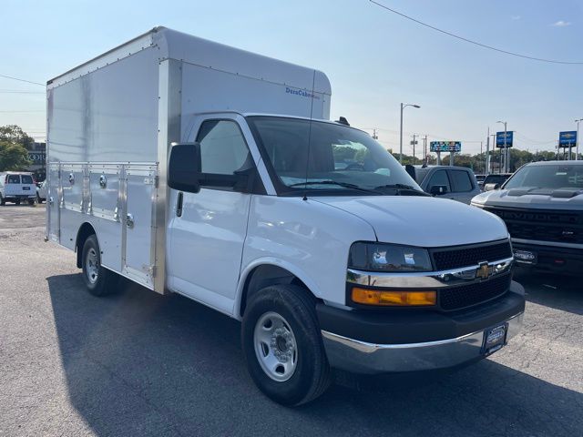 2025 Chevrolet Express Cutaway Base's photo