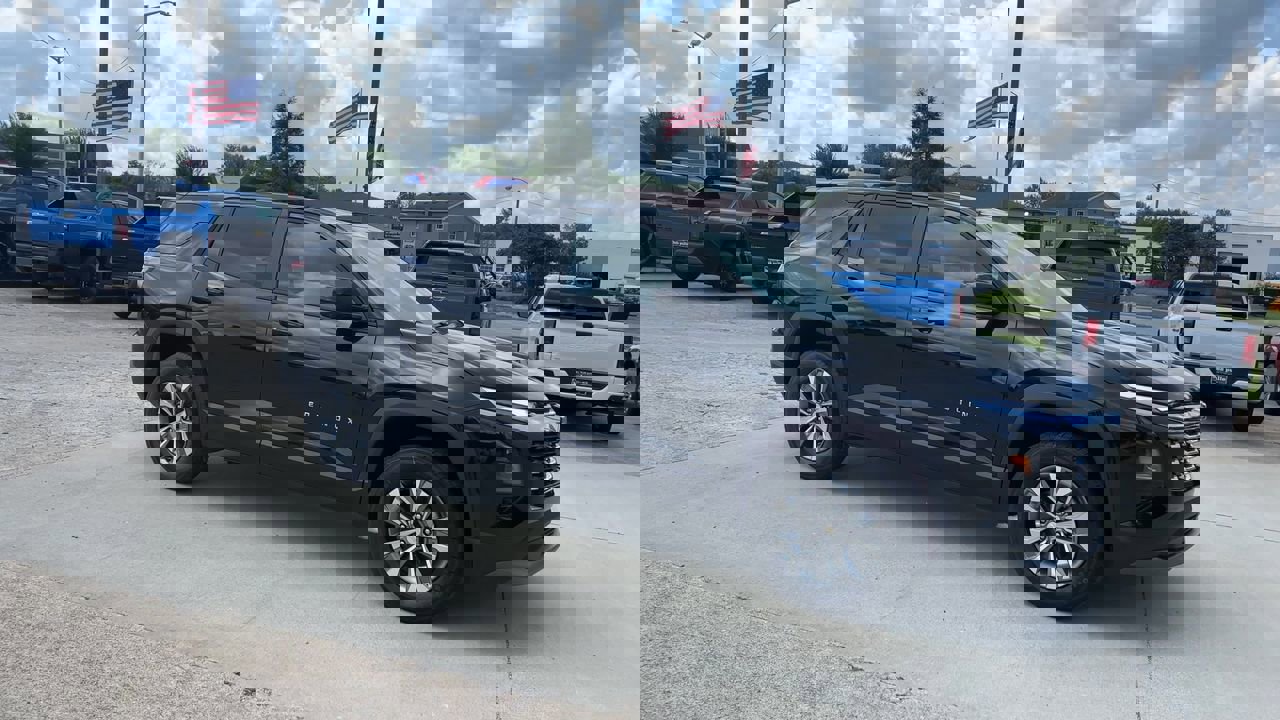 2026 Chevrolet Equinox LT photo 2