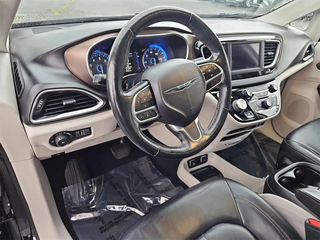 2019 Chrysler Pacifica Touring L photo 11