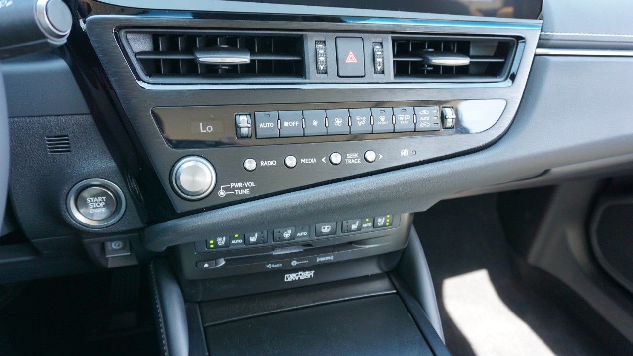 2022 Lexus ES 350 Ultra Luxury photo 17
