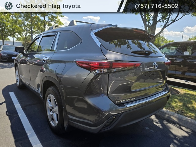 2022 Toyota Highlander LE photo 4