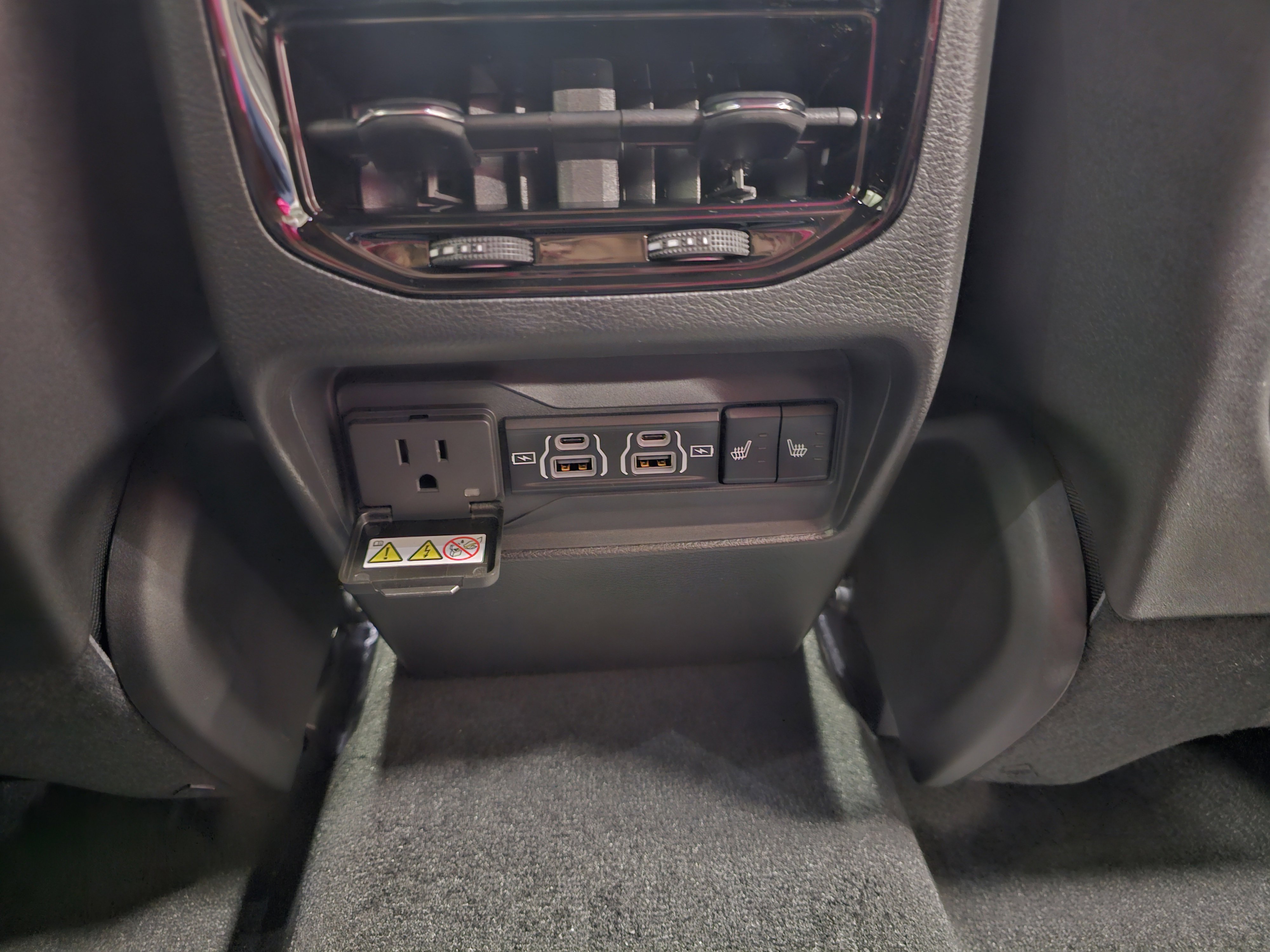 2025 Jeep Grand Cherokee Limited photo 3