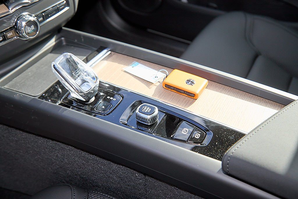 2026 VOLVO XC60 - Image 16