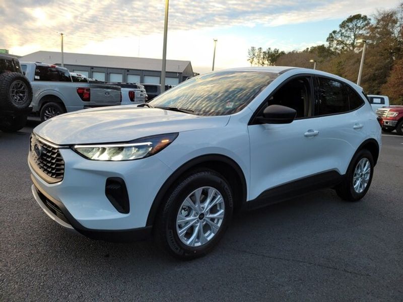 2025 Ford Escape Active photo 2