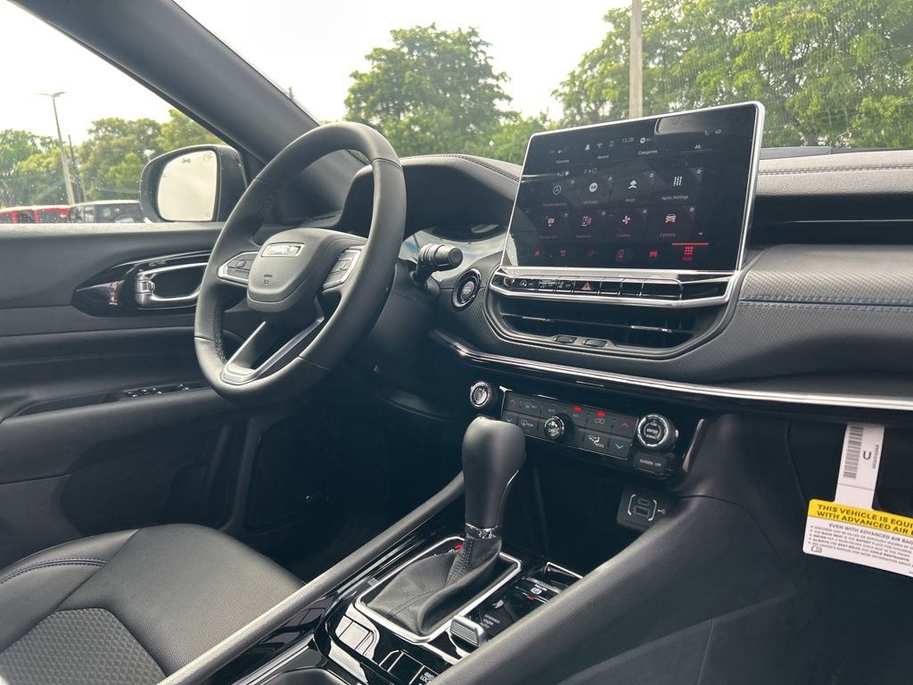 2025 Jeep Compass Latitude photo 21