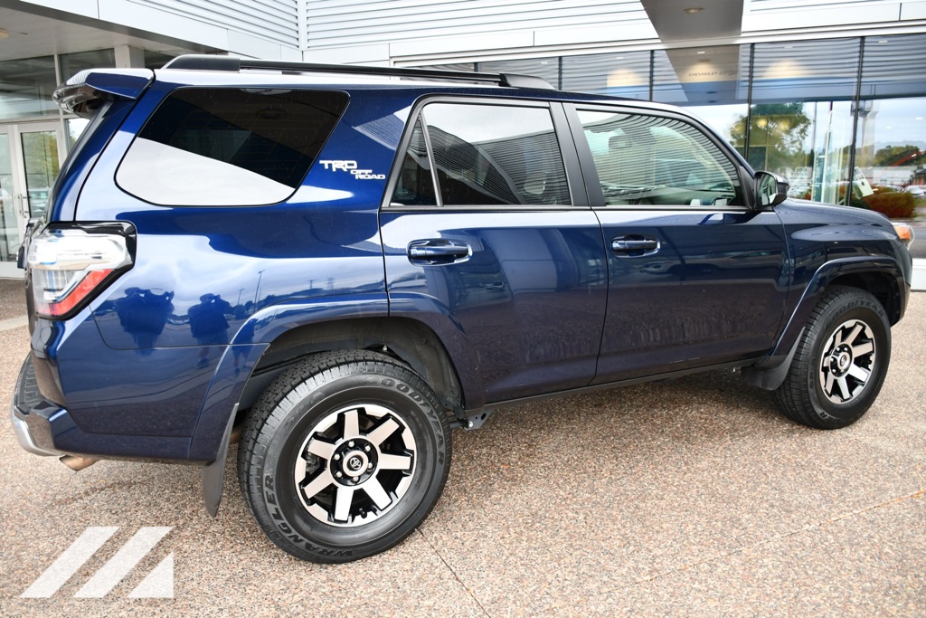 2024 Toyota 4Runner TRD Off-Road photo 2