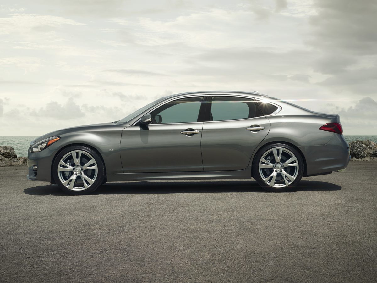 2015 INFINITI Q70 5.6