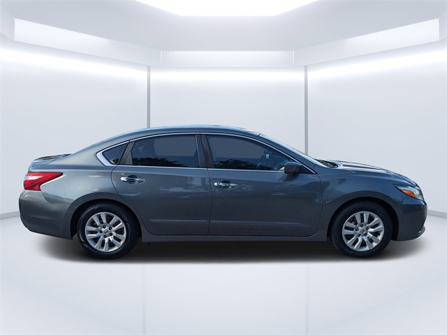 2017 Nissan Altima 2.5 S photo 2