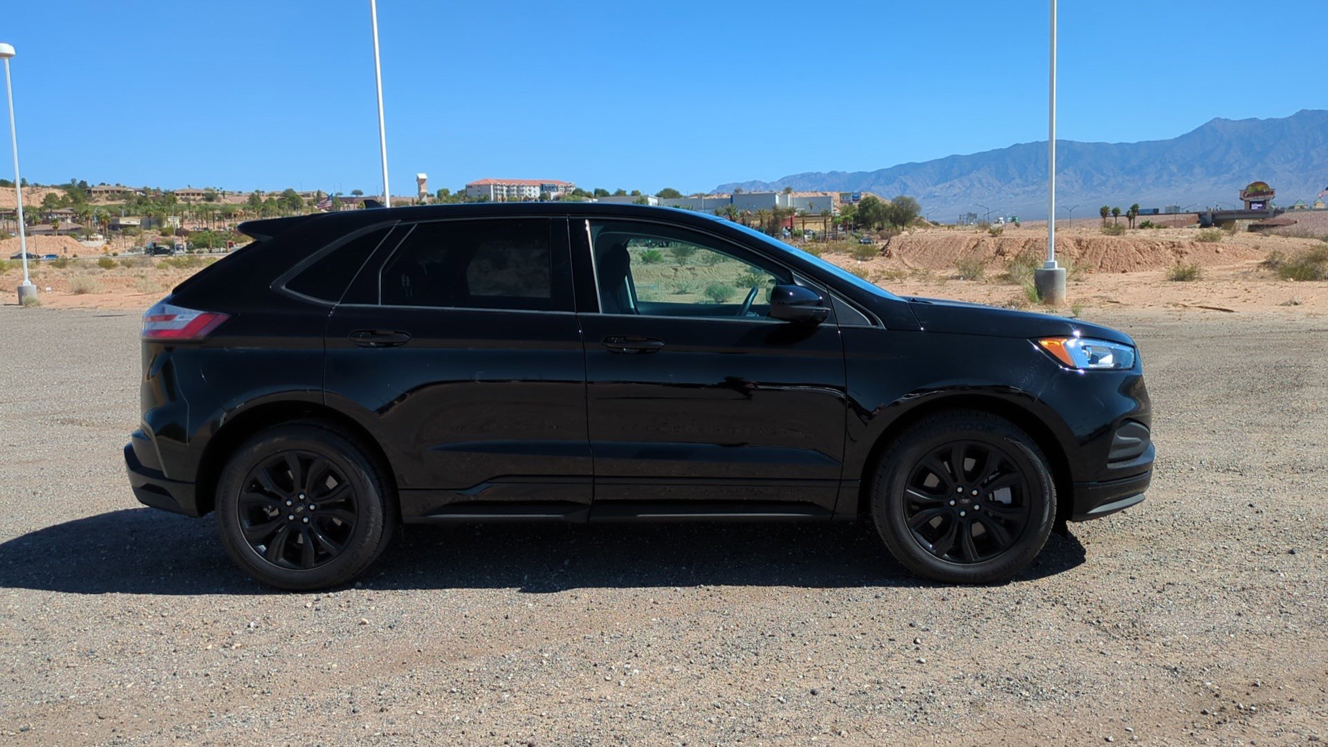 2024 Ford Edge SE photo 2