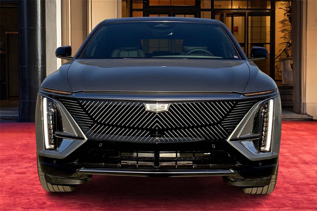 2025 Cadillac Lyriq Luxury photo 3