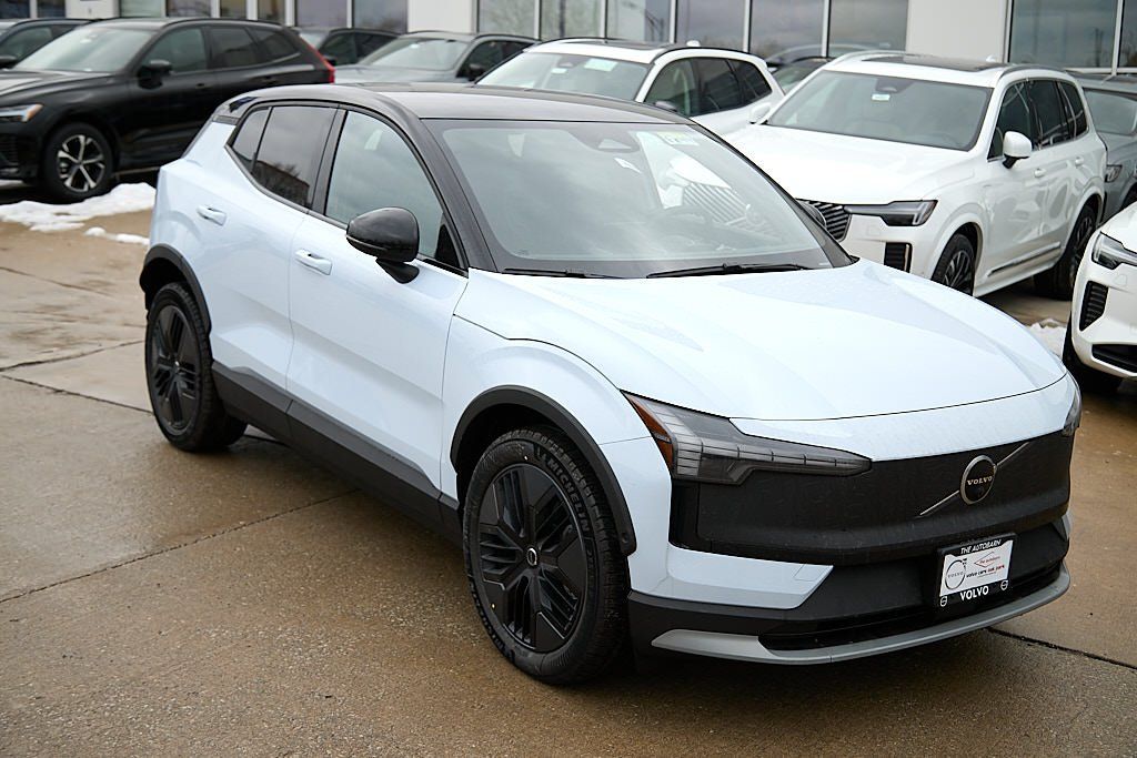 2026 VOLVO EX30 CC - Image 3