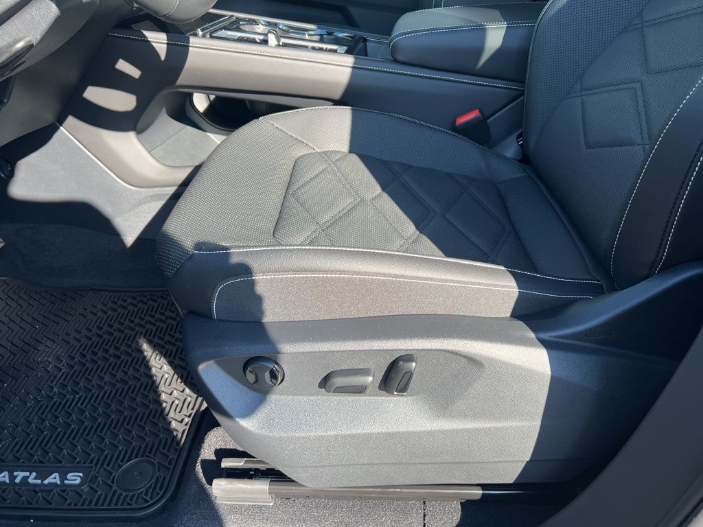 2026 Volkswagen Atlas SE Technology photo 16