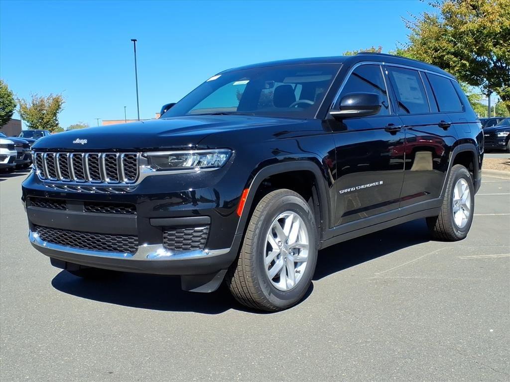 2025 Jeep Grand Cherokee L Laredo's photo