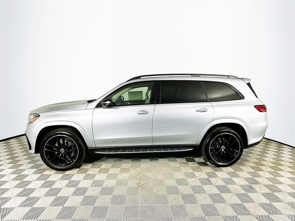 2026 Mercedes Benz GLS 450 4MATIC photo 2