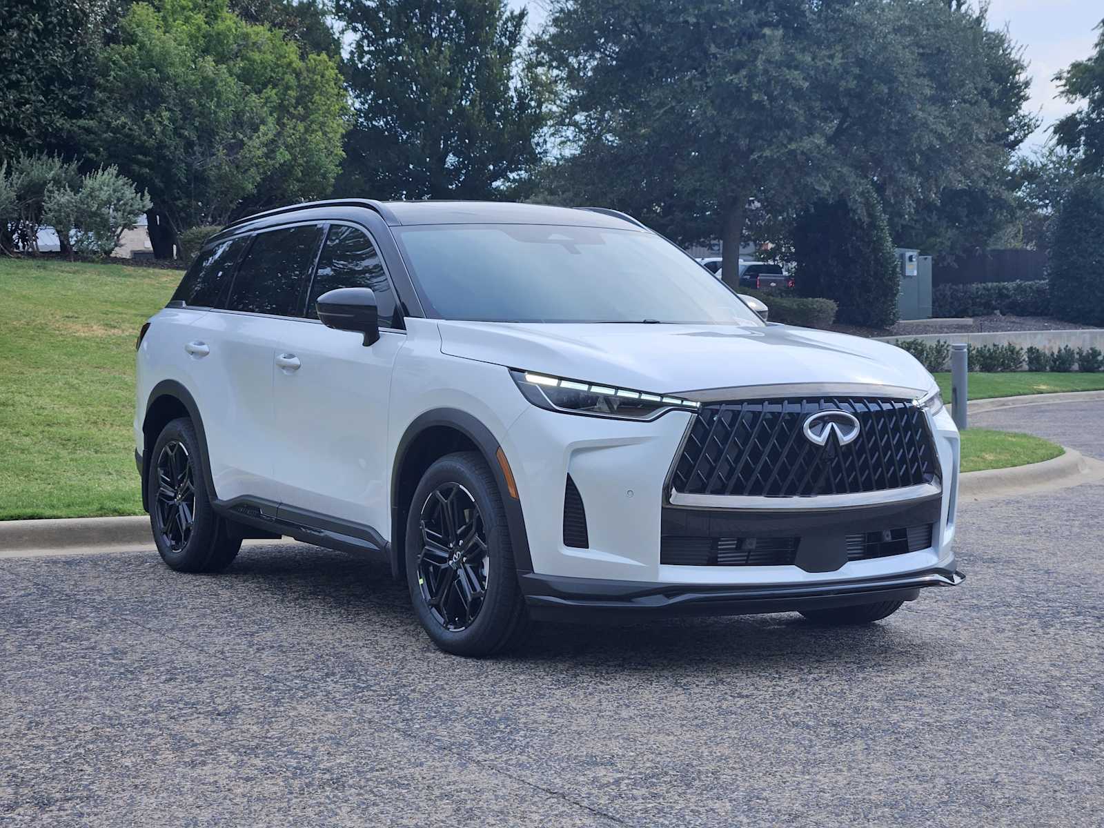 2026 Infiniti QX60 Luxe AWD photo 2