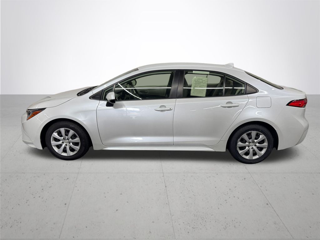 2022 Toyota Corolla LE photo 3