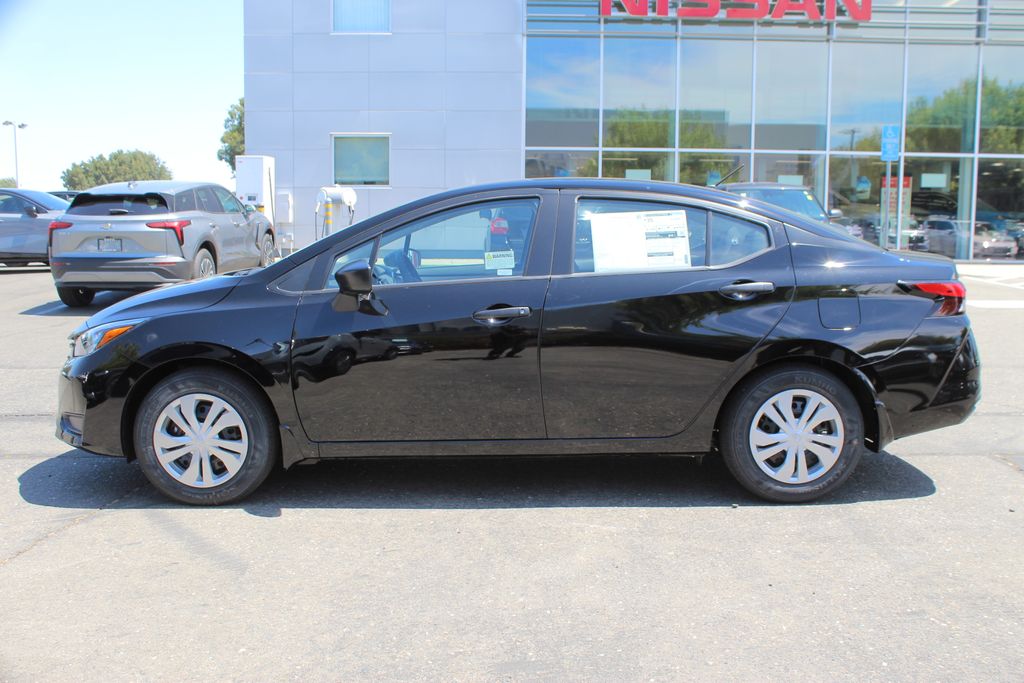 2025 Nissan Versa 1.6 S photo 9