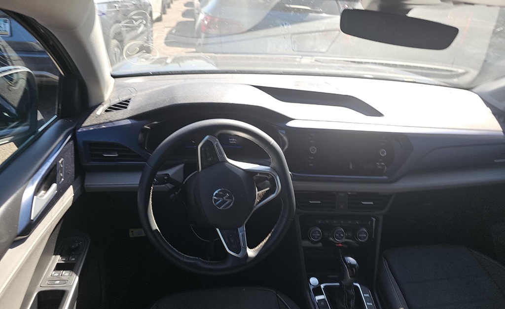2024 Volkswagen Taos SE photo 4