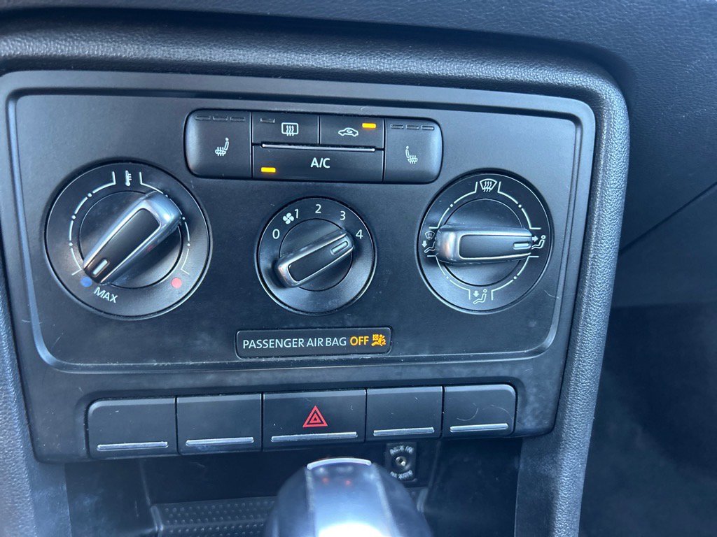 2014 Volkswagen Beetle 2.5L photo 17