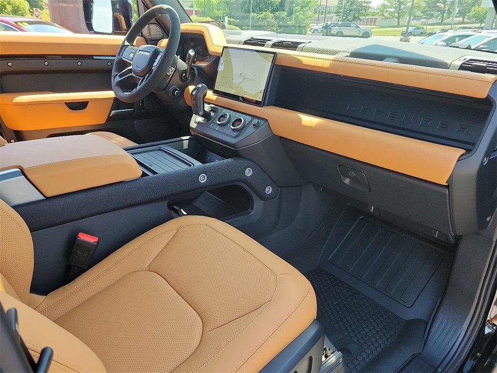 2024 Land Rover Defender 90 V8 photo 4