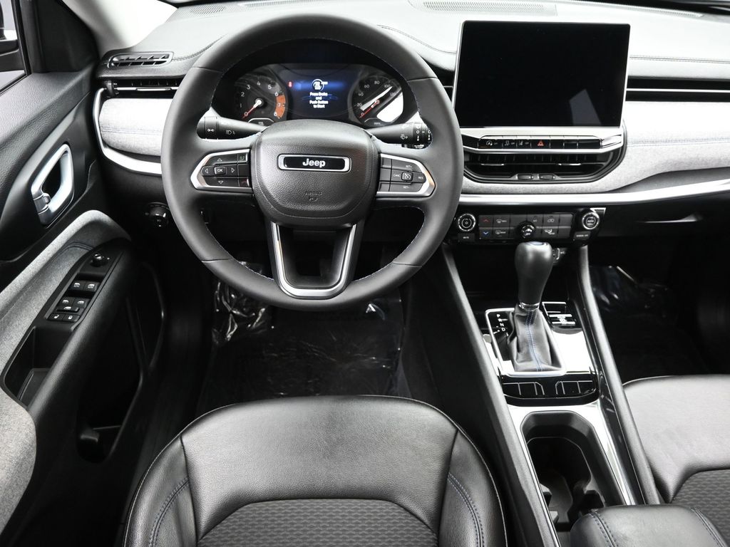 2022 Jeep Compass Latitude photo 9