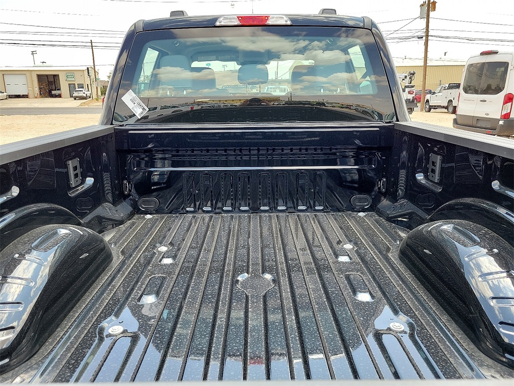 2025 Ford F-350 photo 15