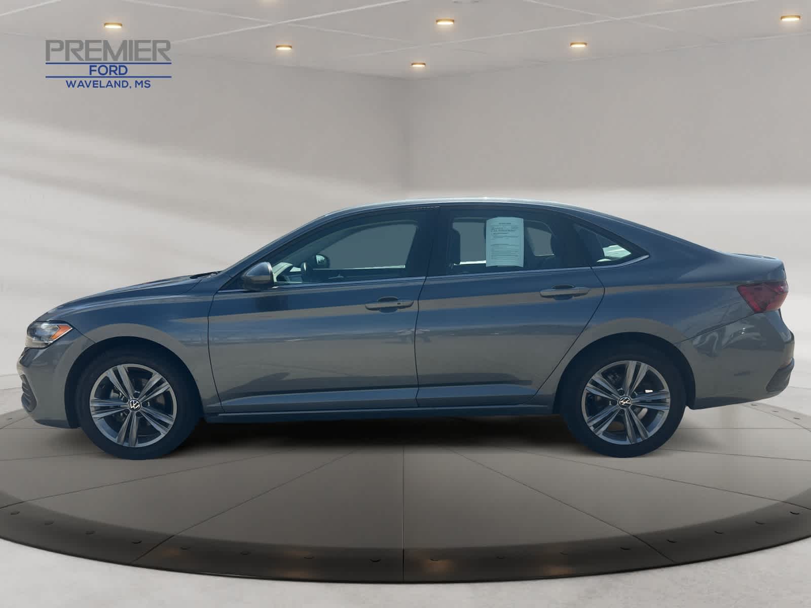 2024 Volkswagen Jetta SE photo 2