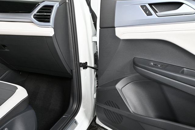 2025 Volkswagen Taos SE photo 22