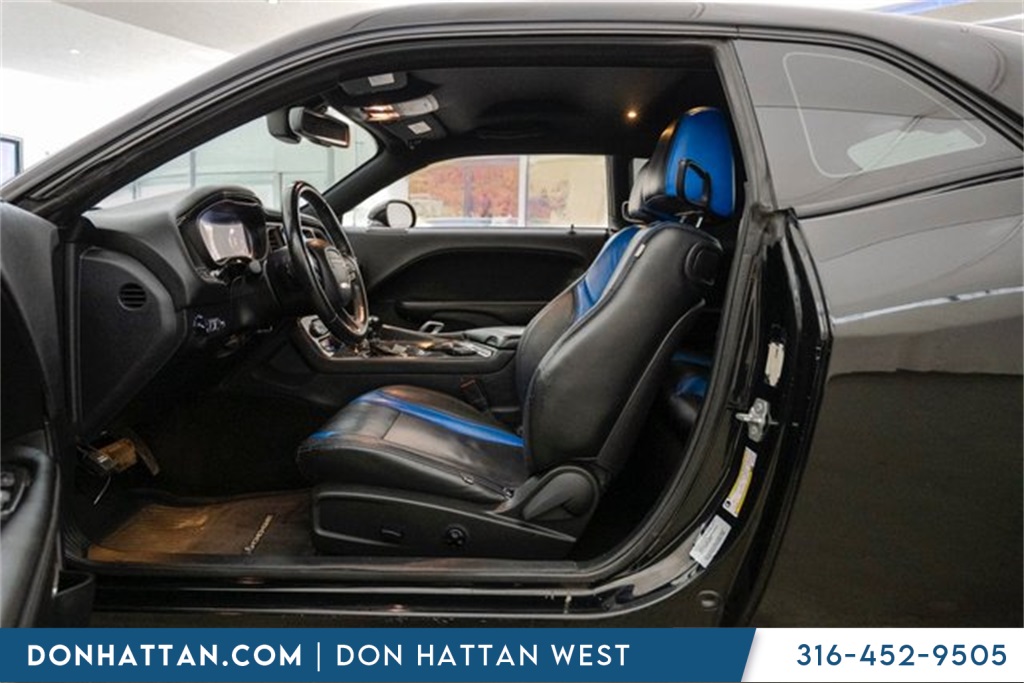 2015 Dodge Challenger R/T photo 4