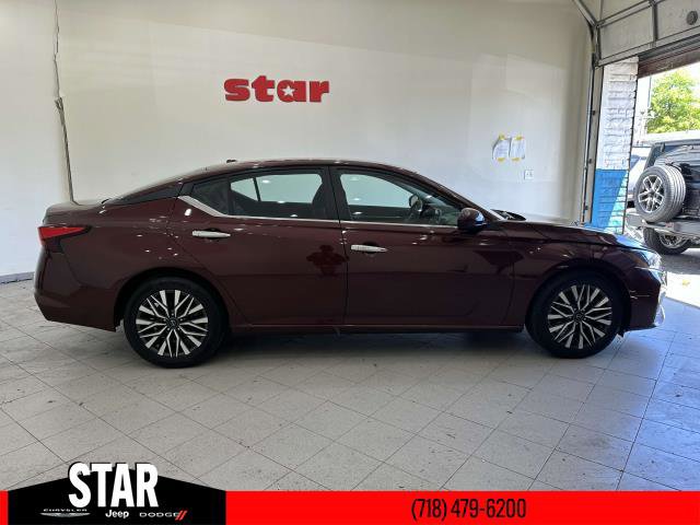 2023 Nissan Altima 2.5 SV photo 2