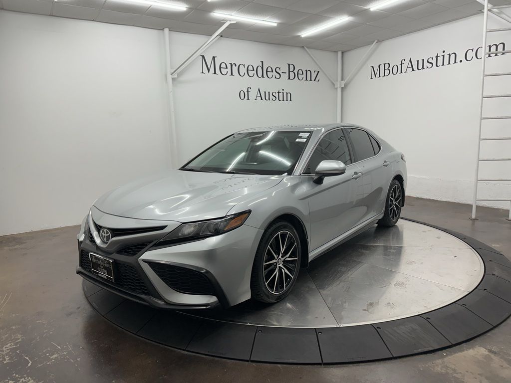 2021 Toyota Camry SE photo 3