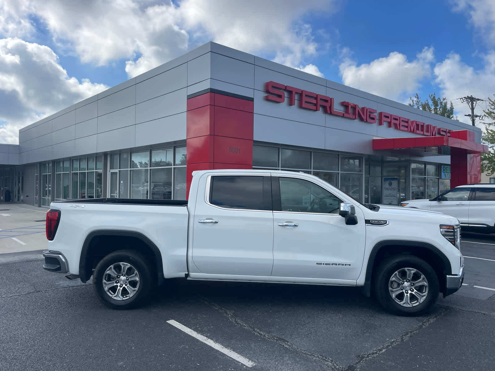 2024 GMC Sierra 1500 SLT's photo