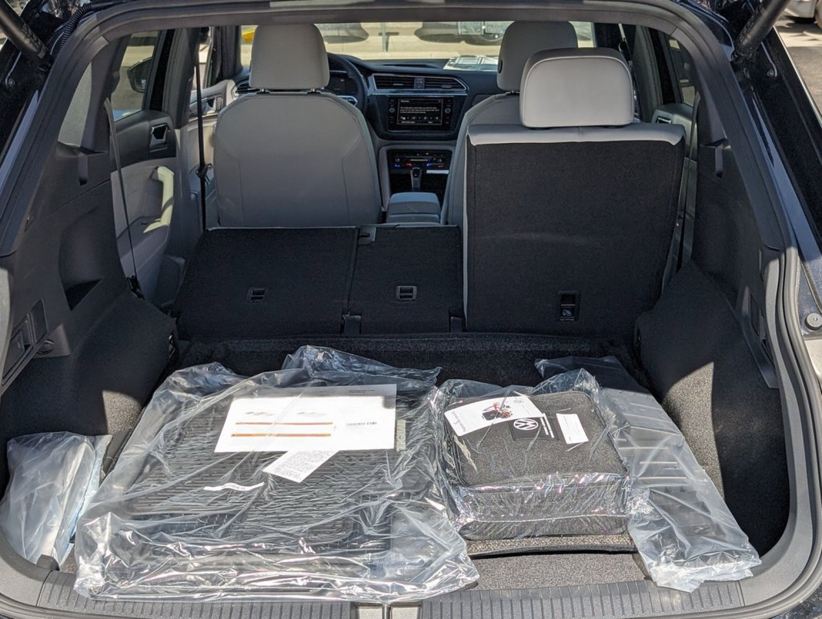 New 2024 Deep Black Pearl Effect Volkswagen 2.0T SE R-Line Black image 25