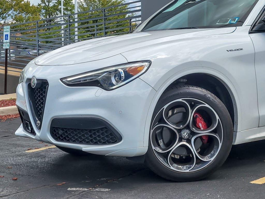 2022 Alfa Romeo Stelvio Ti Sport photo 2