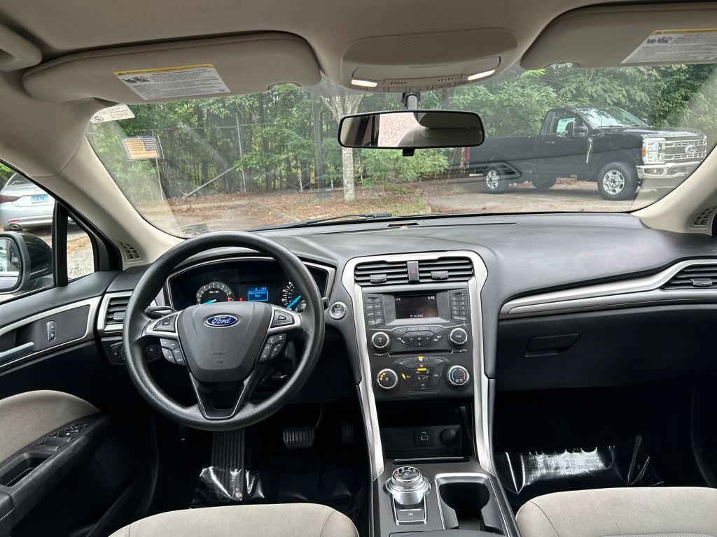 2017 Ford Fusion SE photo 18