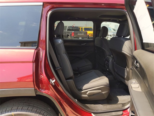 2025 Jeep Cherokee Laredo photo 24